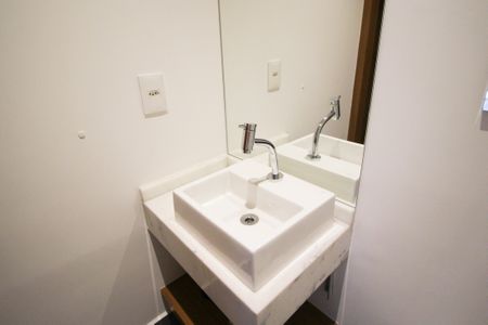 Lavabo de apartamento à venda com 1 quarto, 70m² em Vila Nova Conceição, São Paulo