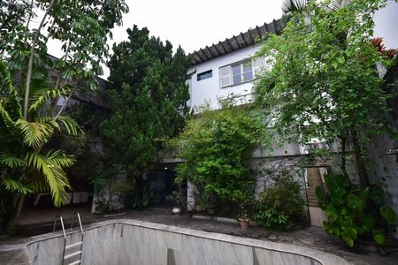 Casa à venda com 650m², 4 quartos e 9 vagasFachada Posterior