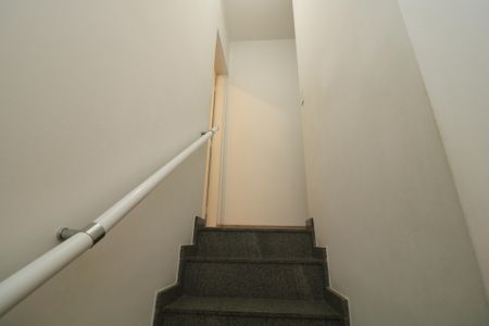 Casa de condomínio à venda com 82m², 3 quartos e 1 vagaEscada