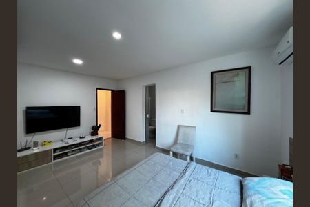 Casa de condomínio à venda com 220m², 4 quartos e 1 vaga Casa de condomínio à venda com 220m², 4 quartos e 1 vagaSuíte 3