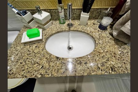 Casa de condomínio à venda com 220m², 4 quartos e 1 vaga Casa de condomínio à venda com 220m², 4 quartos e 1 vagaSuíte 3 - Banheiro