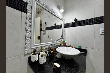 Casa de condomínio à venda com 220m², 4 quartos e 1 vaga Casa de condomínio à venda com 220m², 4 quartos e 1 vagaBanheiro Social