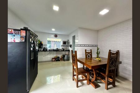 Casa de condomínio à venda com 220m², 4 quartos e 1 vaga Casa de condomínio à venda com 220m², 4 quartos e 1 vagaCozinha