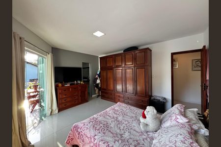 Casa de condomínio à venda com 220m², 4 quartos e 1 vaga Casa de condomínio à venda com 220m², 4 quartos e 1 vagaSuíte 2