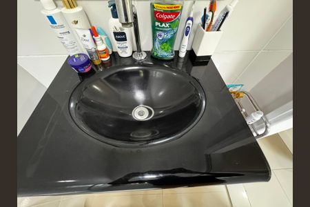 Casa de condomínio à venda com 220m², 4 quartos e 1 vaga Casa de condomínio à venda com 220m², 4 quartos e 1 vagaSuíte 1 - Banheiro