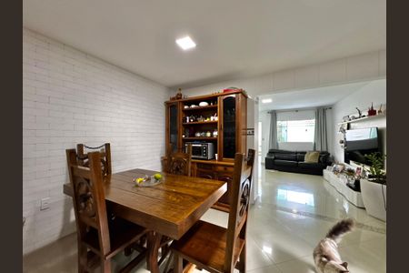 Casa de condomínio à venda com 220m², 4 quartos e 1 vaga Casa de condomínio à venda com 220m², 4 quartos e 1 vagaCozinha