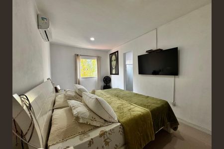 Casa de condomínio à venda com 220m², 4 quartos e 1 vaga Casa de condomínio à venda com 220m², 4 quartos e 1 vagaSuíte 1