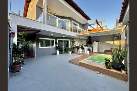 Casa de condomínio à venda com 220m², 4 quartos e 1 vaga Casa de condomínio à venda com 220m², 4 quartos e 1 vagaÁrea externa