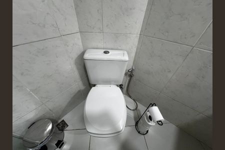 Casa de condomínio à venda com 220m², 4 quartos e 1 vaga Casa de condomínio à venda com 220m², 4 quartos e 1 vagaBanheiro Social