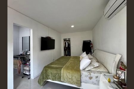 Casa de condomínio à venda com 220m², 4 quartos e 1 vaga Casa de condomínio à venda com 220m², 4 quartos e 1 vagaSuíte 1