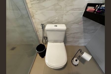 Casa de condomínio à venda com 220m², 4 quartos e 1 vaga Casa de condomínio à venda com 220m², 4 quartos e 1 vagaSuíte 2 - Banheiro