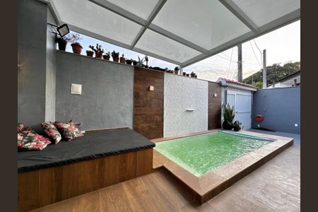 Casa de condomínio à venda com 220m², 4 quartos e 1 vaga Casa de condomínio à venda com 220m², 4 quartos e 1 vagaÁrea externa