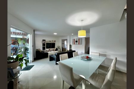 Casa de condomínio à venda com 220m², 4 quartos e 1 vaga Casa de condomínio à venda com 220m², 4 quartos e 1 vagaSala