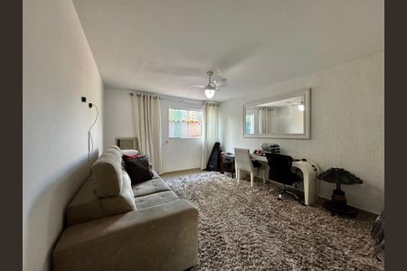 Casa de condomínio à venda com 220m², 4 quartos e 1 vaga Casa de condomínio à venda com 220m², 4 quartos e 1 vagaQuarto