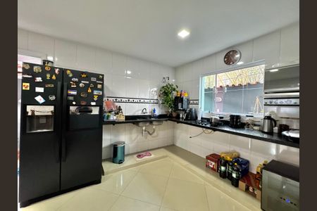 Casa de condomínio à venda com 220m², 4 quartos e 1 vaga Casa de condomínio à venda com 220m², 4 quartos e 1 vagaCozinha