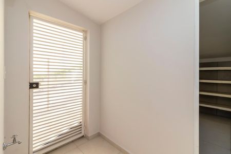 Casa à venda com 300m², 3 quartos e 5 vagasCorredor 