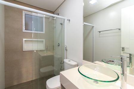 Casa à venda com 300m², 3 quartos e 5 vagasBanheiro da Suíte 1