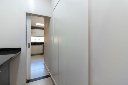 Casa à venda com 300m², 3 quartos e 5 vagasÁrea de Serviço