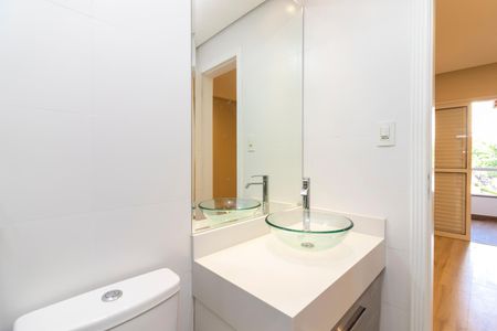 Casa à venda com 300m², 3 quartos e 5 vagasBanheiro da Suíte 1