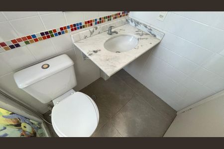 Casa de condomínio para alugar com 100m², 3 quartos e 2 vagasBanheiro