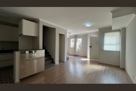 Casa de condomínio para alugar com 100m², 3 quartos e 2 vagasSala