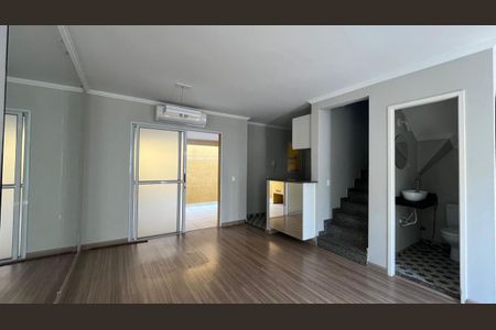 Casa de condomínio para alugar com 100m², 3 quartos e 2 vagasSala