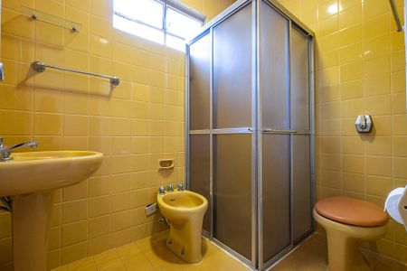 Casa à venda com 160m², 3 quartos e 2 vagas Casa à venda com 160m², 3 quartos e 2 vagasBanheiro