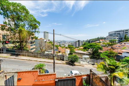 Vista de casa para alugar com 4 quartos, 272m² em Santa Lúcia, Belo Horizonte