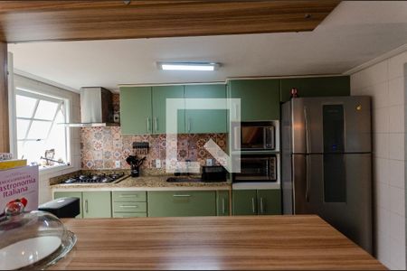 Casa de condomínio à venda com 246m², 3 quartos e 4 vagas