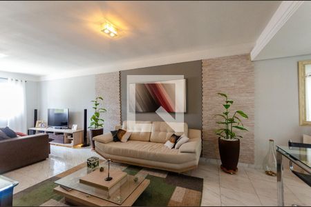 Casa de condomínio à venda com 246m², 3 quartos e 4 vagas