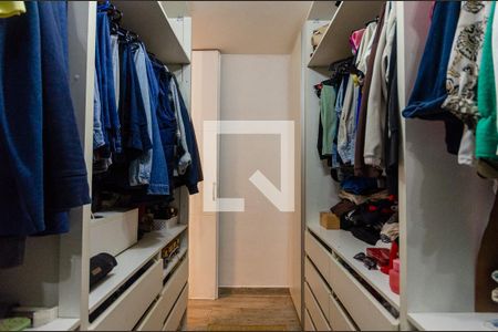 Casa de condomínio à venda com 246m², 3 quartos e 4 vagas