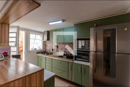 Casa de condomínio à venda com 246m², 3 quartos e 4 vagas