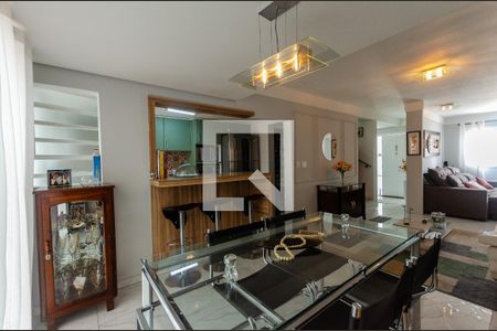 Casa de condomínio à venda com 246m², 3 quartos e 4 vagas