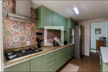 Casa de condomínio à venda com 246m², 3 quartos e 4 vagas