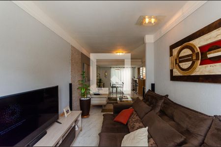 Casa de condomínio à venda com 246m², 3 quartos e 4 vagas