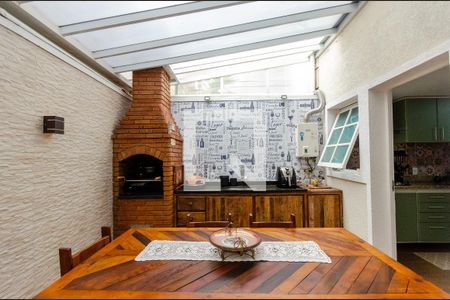 Casa de condomínio à venda com 246m², 3 quartos e 4 vagas