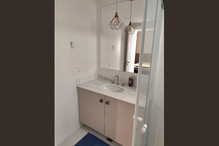 Banheiro de kitnet/studio para alugar com 1 quarto, 42m² em Mirandópolis, São Paulo