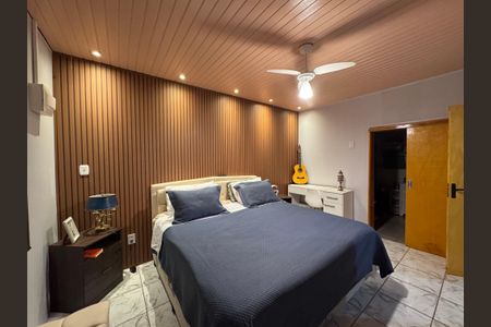 Casa à venda com 166m², 3 quartos e 2 vagasSuíte