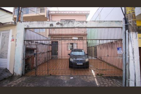 Casa à venda com 166m², 5 quartos e 2 vagas Casa à venda com 166m², 5 quartos e 2 vagasFachada