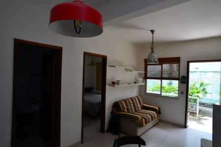 Sala de casa para alugar com 2 quartos, 86m² em Barra da Tijuca, Rio de Janeiro