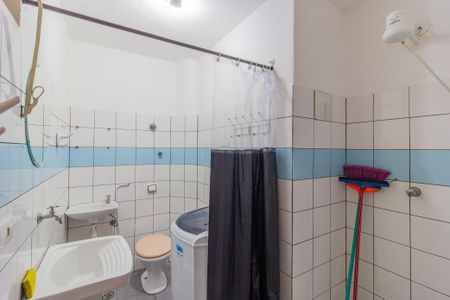 Banheiro de kitnet/studio para alugar com 1 quarto, 38m² em Sumarezinho, São Paulo