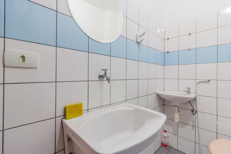 Banheiro de kitnet/studio para alugar com 1 quarto, 38m² em Sumarezinho, São Paulo