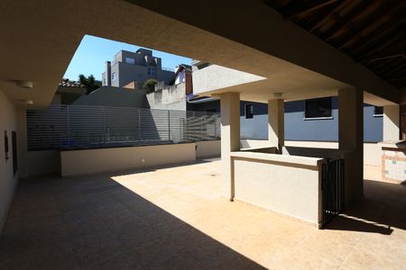 Casa à venda com 336m², 4 quartos e 4 vagas Casa à venda com 336m², 4 quartos e 4 vagasQuintal
