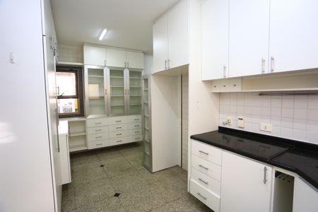 Casa à venda com 336m², 4 quartos e 4 vagas Casa à venda com 336m², 4 quartos e 4 vagasCozinha