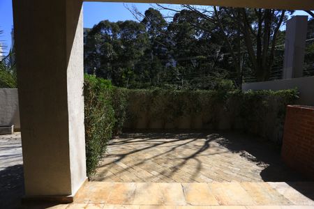 Casa à venda com 336m², 4 quartos e 4 vagas Casa à venda com 336m², 4 quartos e 4 vagasvista
