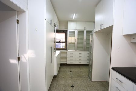 Casa à venda com 336m², 4 quartos e 4 vagas Casa à venda com 336m², 4 quartos e 4 vagasCozinha