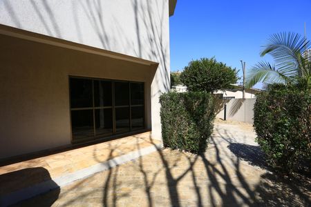 Casa à venda com 336m², 4 quartos e 4 vagas Casa à venda com 336m², 4 quartos e 4 vagasQuintal