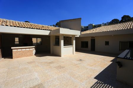 Casa à venda com 336m², 4 quartos e 4 vagas Casa à venda com 336m², 4 quartos e 4 vagasQuintal