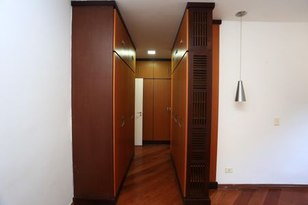 Casa à venda com 336m², 4 quartos e 4 vagas Casa à venda com 336m², 4 quartos e 4 vagasSuíte 4
