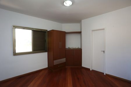 Casa à venda com 336m², 4 quartos e 4 vagas Casa à venda com 336m², 4 quartos e 4 vagasSuíte 1